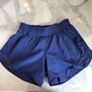 Lululemon Hotty Hot Short II - 6 Tall